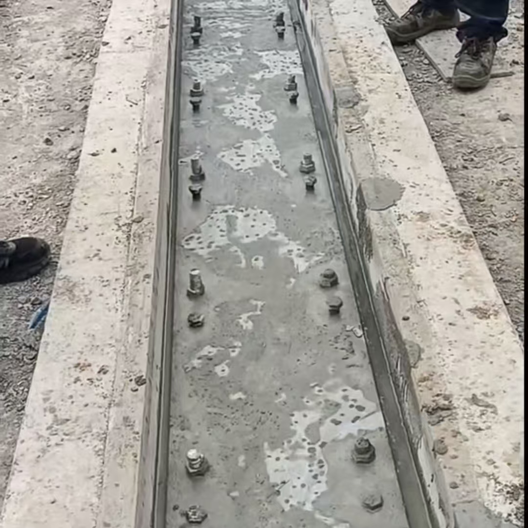 威海港口码头起重机龙门吊重型机械设备稳固用早强快凝轨道胶泥